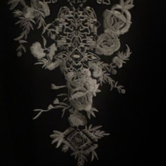 Calessa 2X Beautiful embroidered Women's Top NWT - Picture 4 of 6